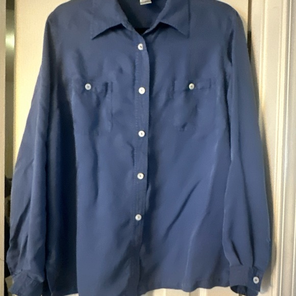Silk land  shirt , great quality , unique the bottoms are a very good quiality - Picture 3 of 8